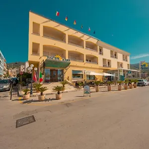 4* Hotell Riva Del Sole